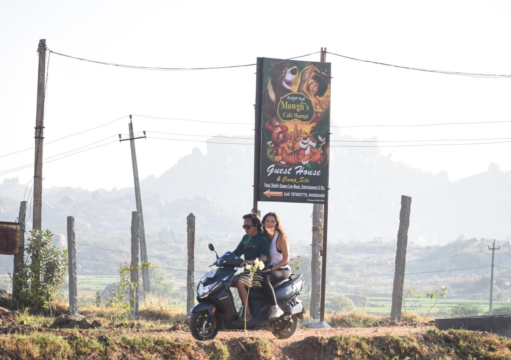 Mowgli'S Cafe Hampi & Guest House Kültér fotó