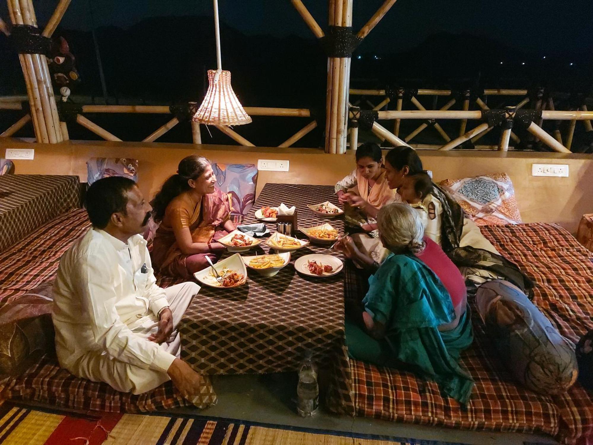 Mowgli'S Cafe Hampi & Guest House Kültér fotó
