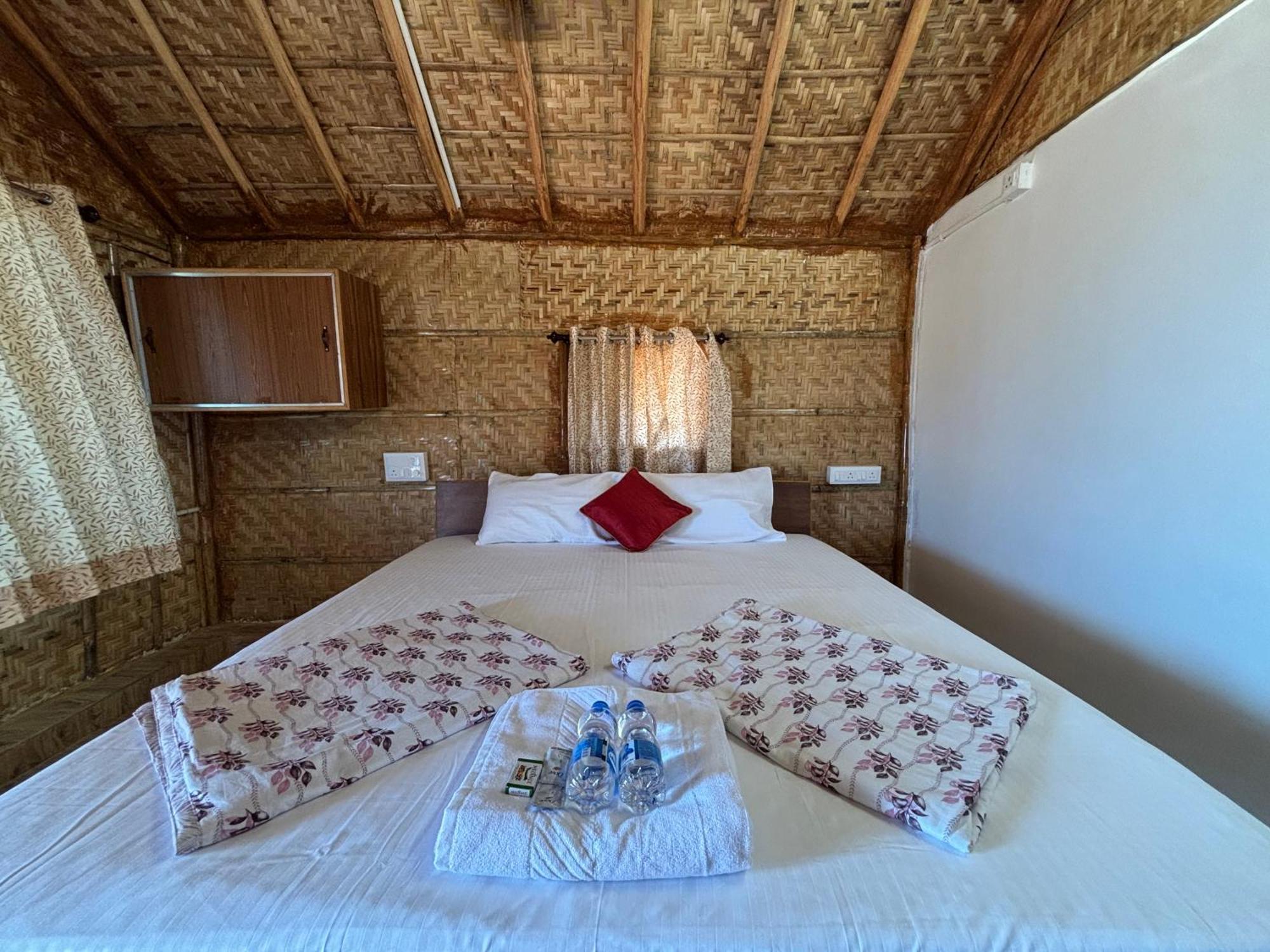 Mowgli'S Cafe Hampi & Guest House Kültér fotó