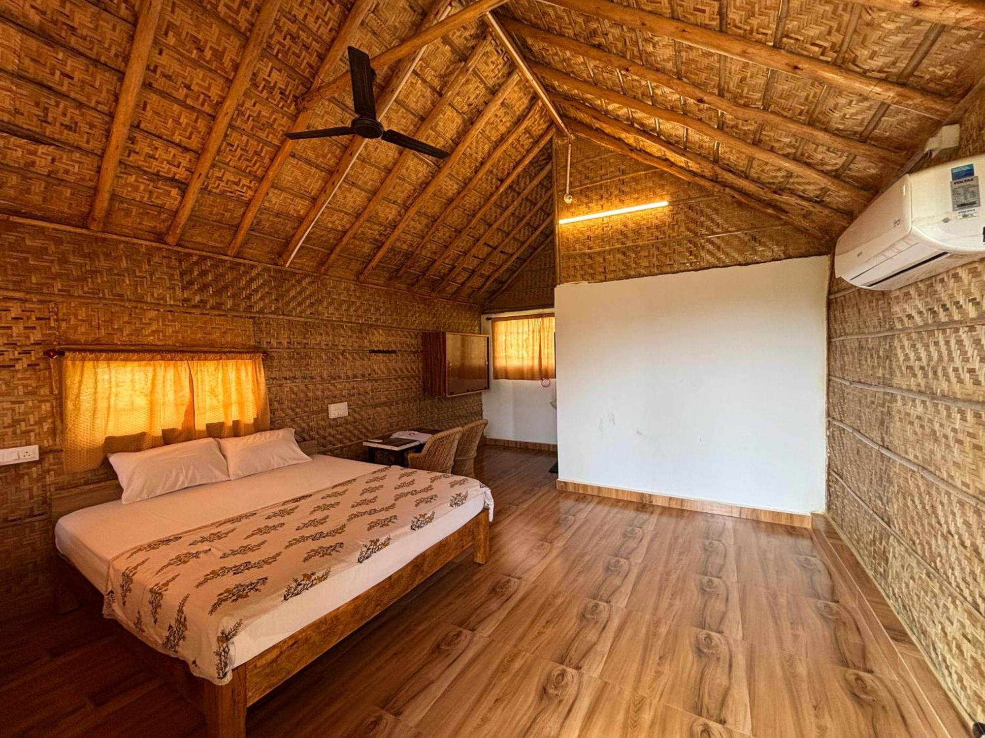 Mowgli'S Cafe Hampi & Guest House Kültér fotó