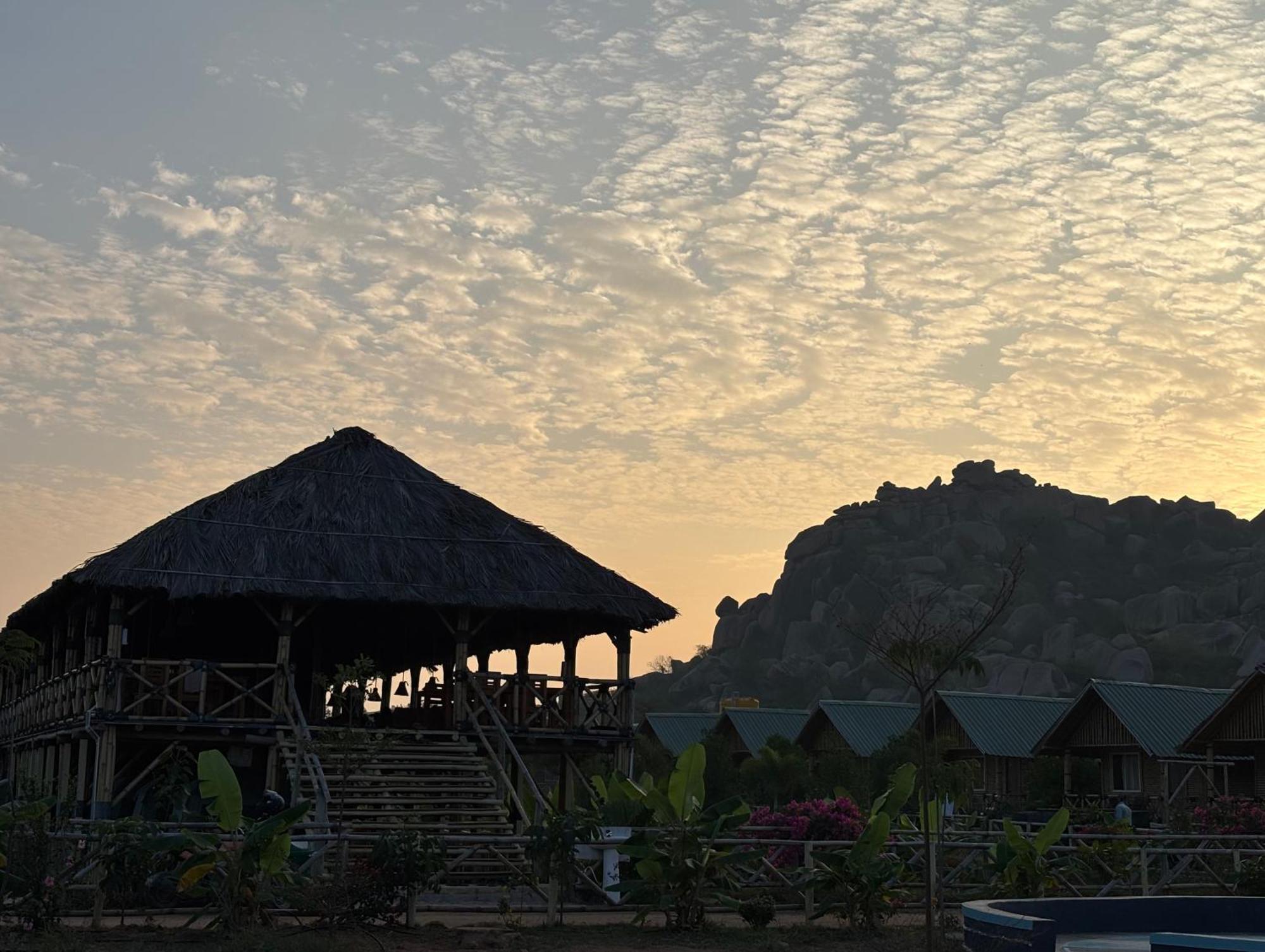 Mowgli'S Cafe Hampi & Guest House Kültér fotó