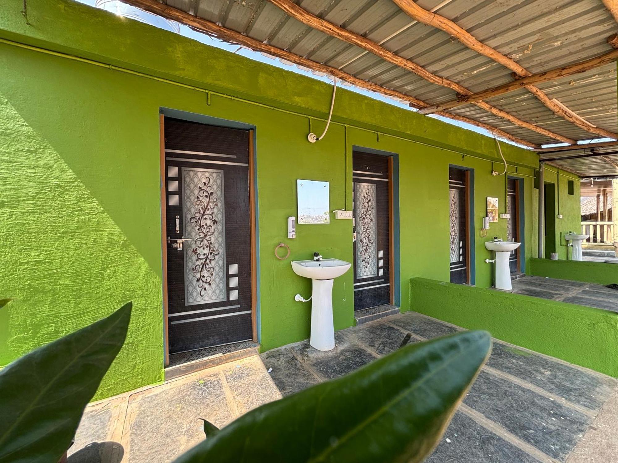 Mowgli'S Cafe Hampi & Guest House Kültér fotó